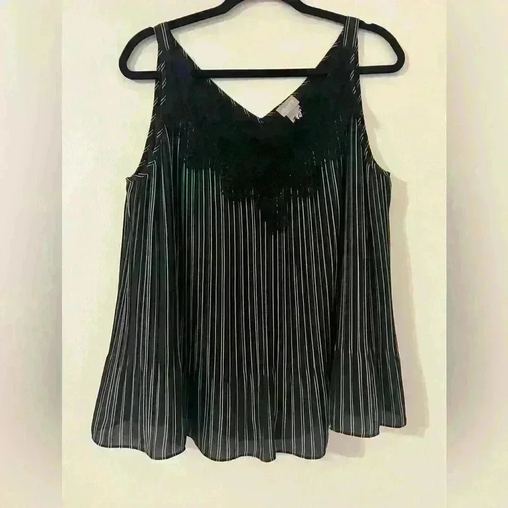 CHICOS size 2 (medium) flowy tank with lace. Fully lined (I100)